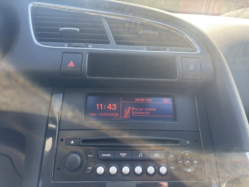 PEUGEOT 3008 1.6 HDI